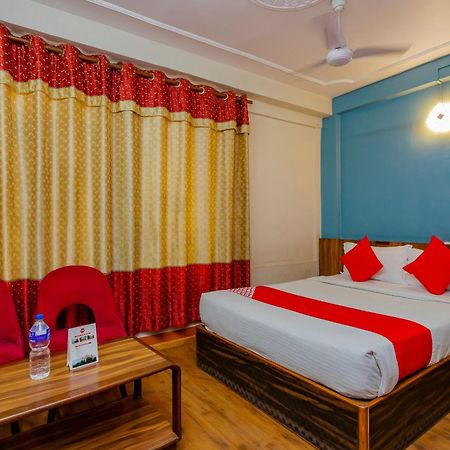 Oyo 795 Hotel Holiday Inn Kathmandu Exteriör bild