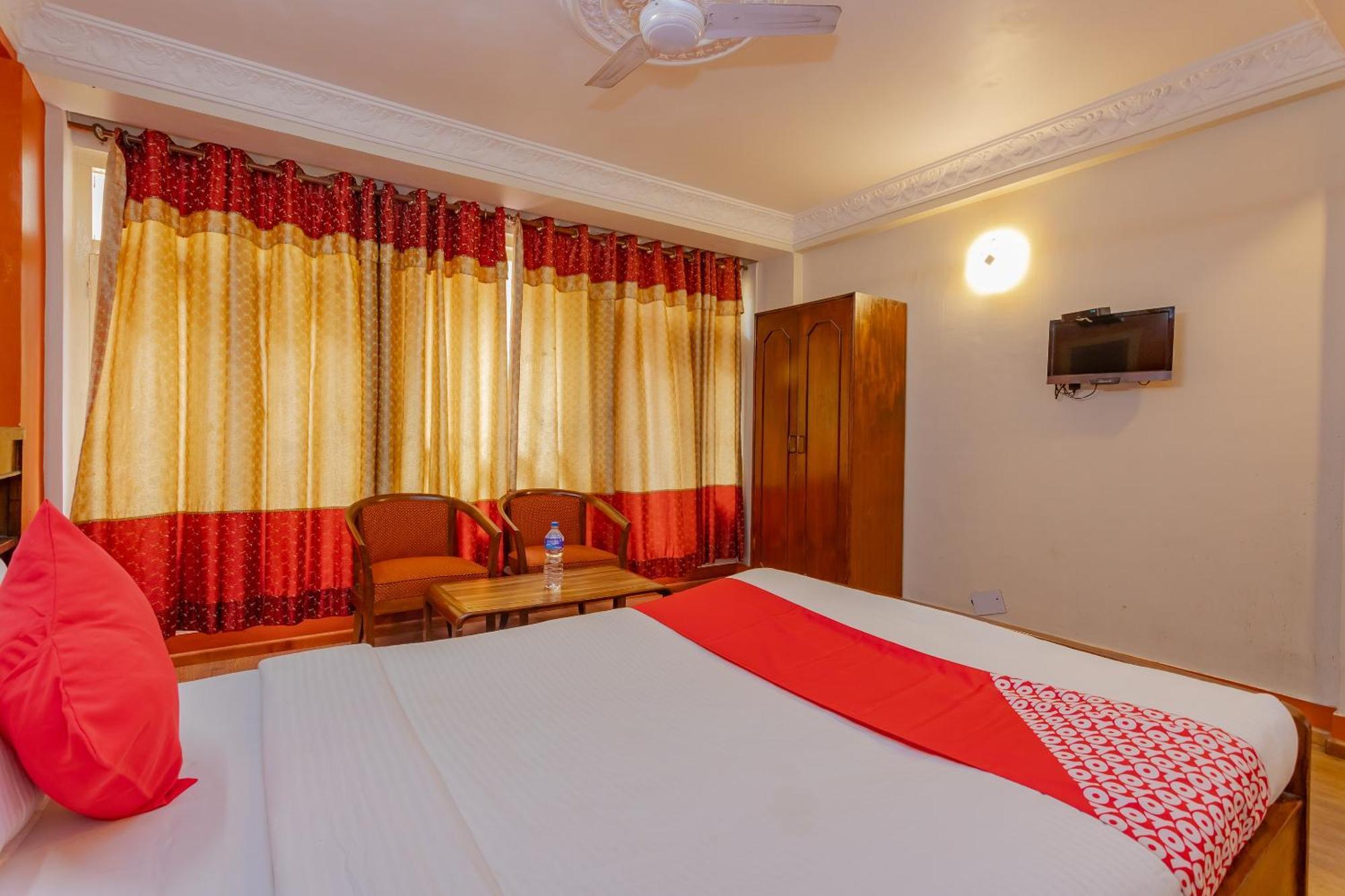 Oyo 795 Hotel Holiday Inn Kathmandu Exteriör bild