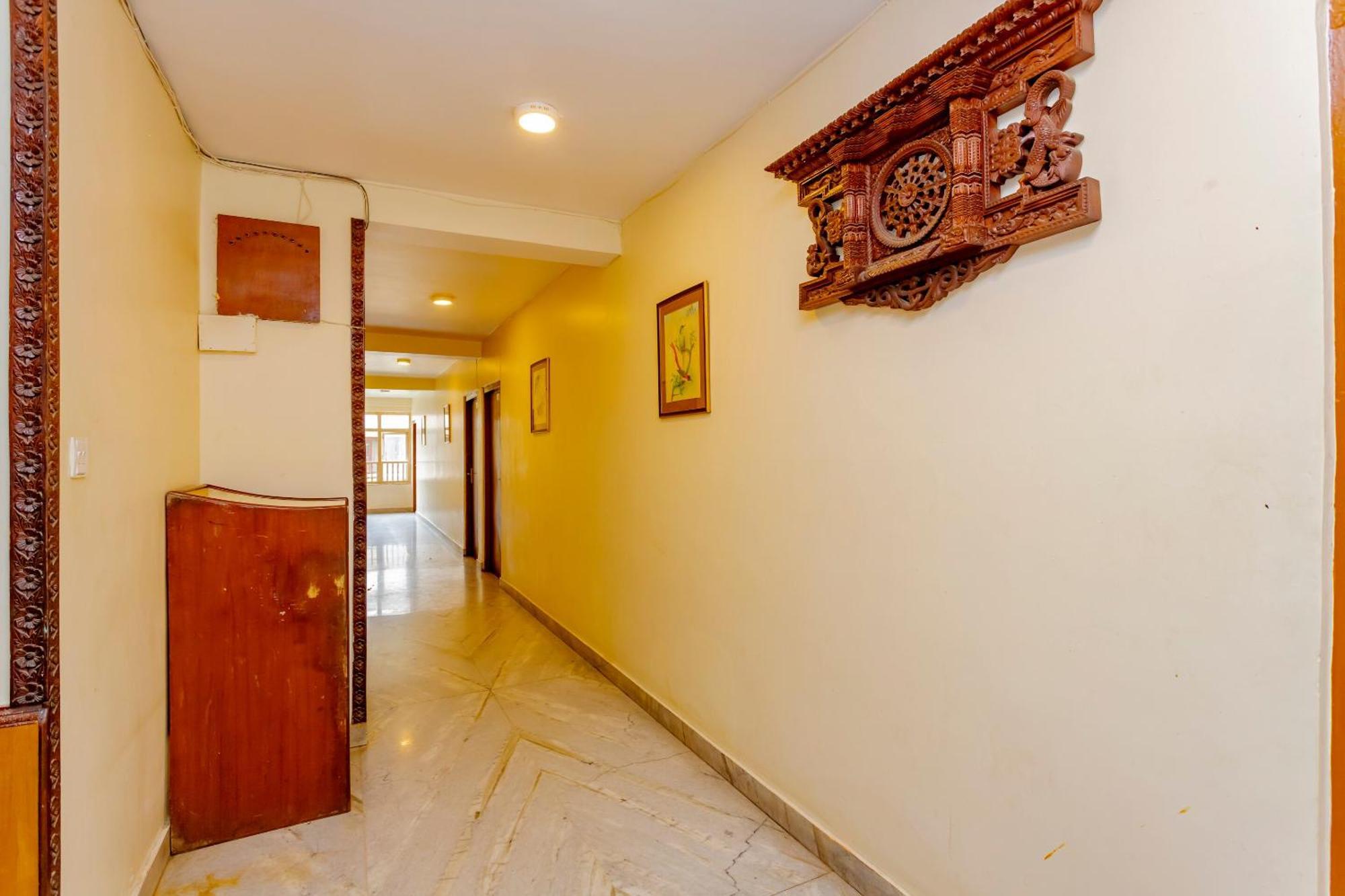 Oyo 795 Hotel Holiday Inn Kathmandu Exteriör bild