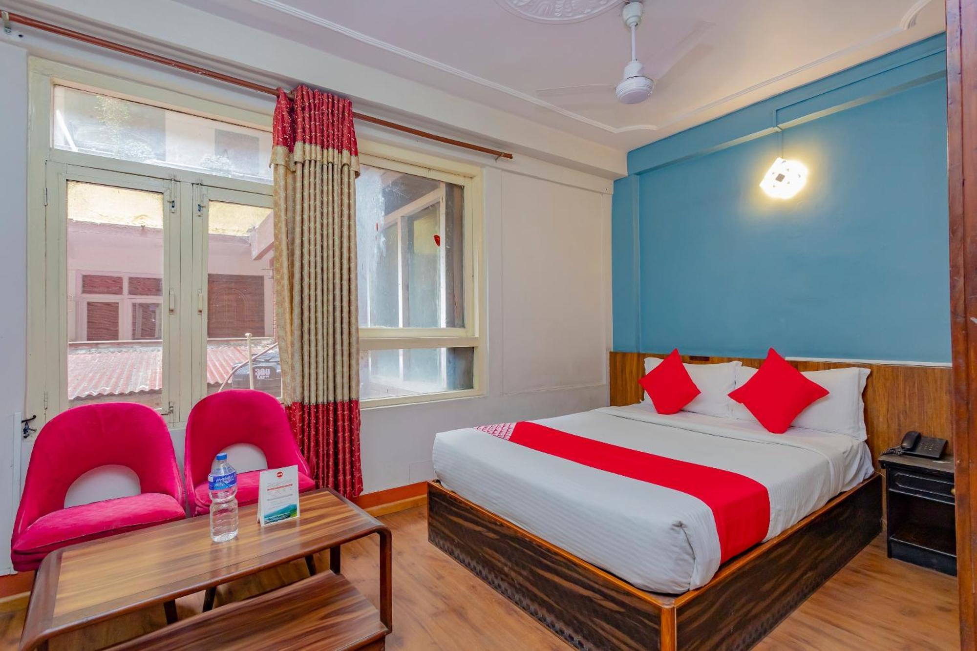 Oyo 795 Hotel Holiday Inn Kathmandu Exteriör bild