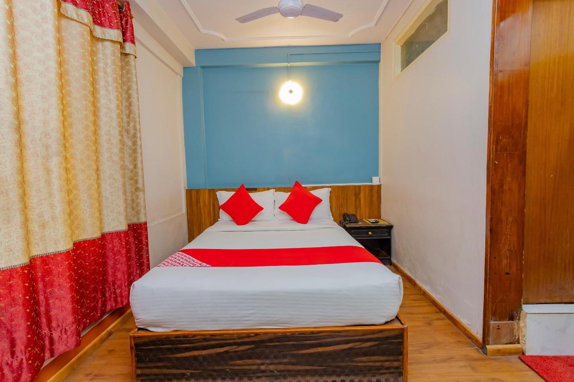 Oyo 795 Hotel Holiday Inn Kathmandu Exteriör bild